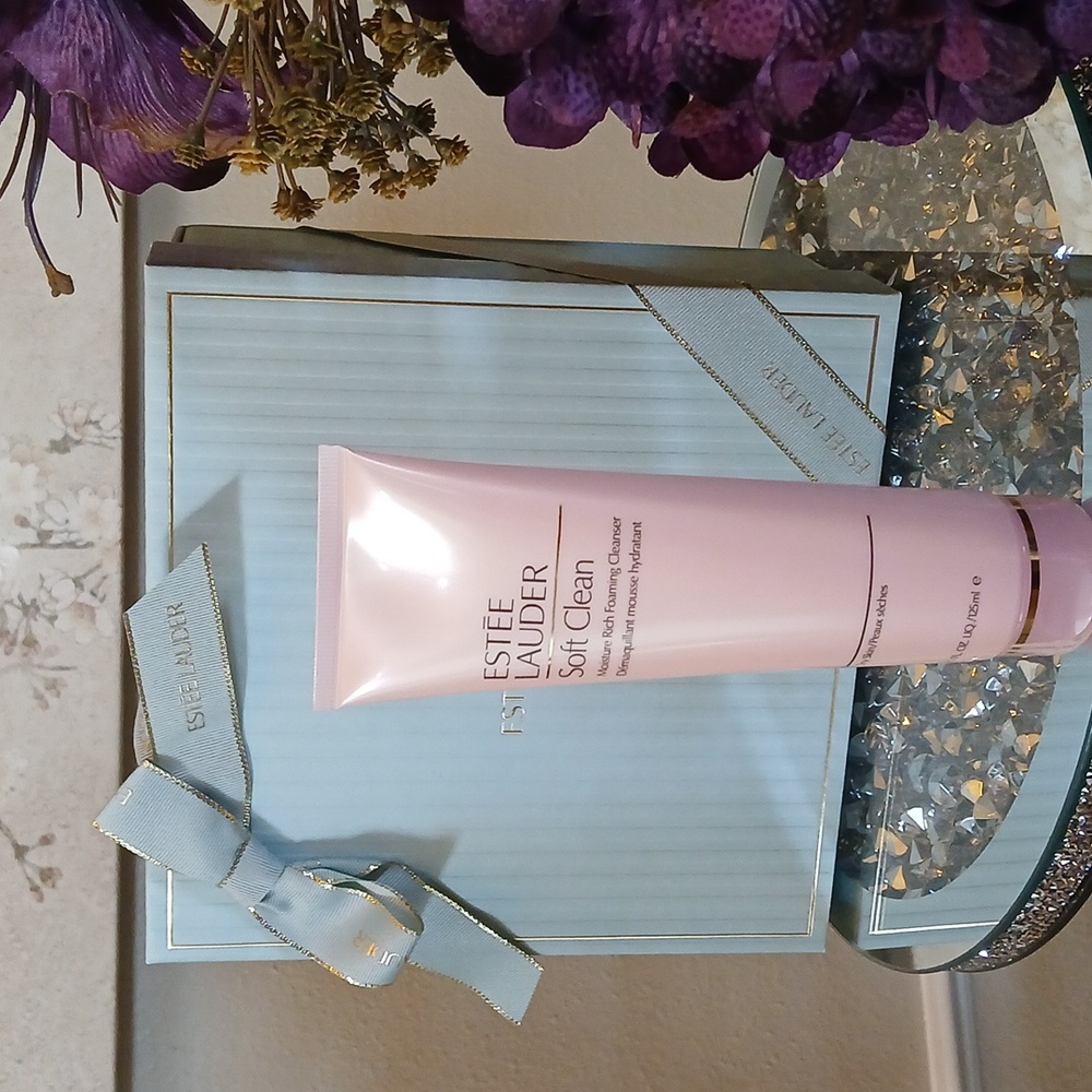 New Estée Lauder Full Size Soft Clean Foaming Cleanser - Picture 6 of 17